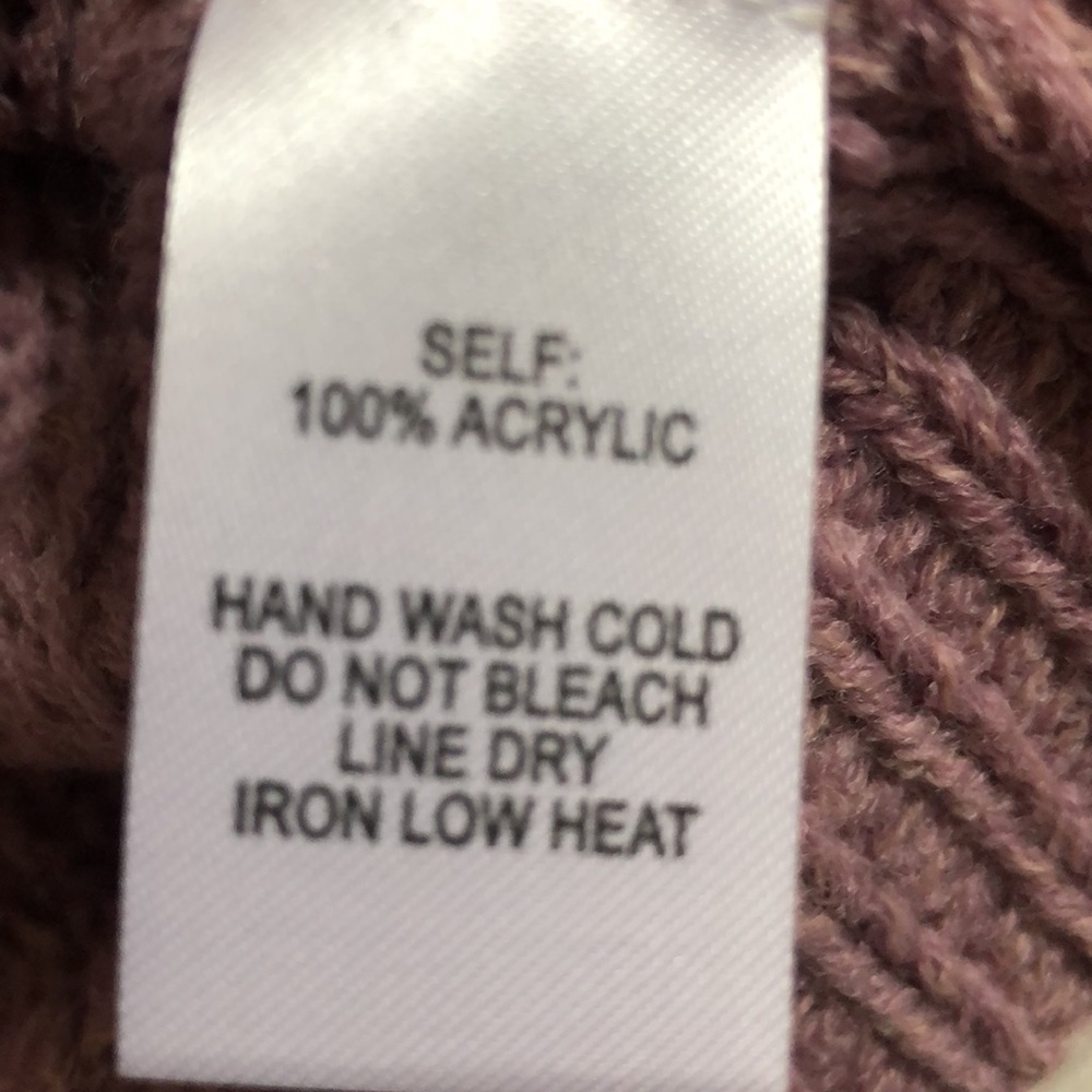 SOLD!Lulu’s NWT Lavender knit off shoulder sweater - Picture 7 of 8